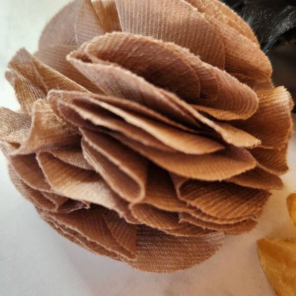 Hat flowers clip on bubdle if 3 artificial floral headpieces hair accessories - Picture 2 of 7